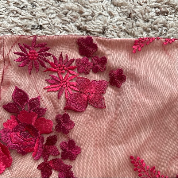 PrettyLittleThing Fuchsia Bandeau Embroidered Lace Bodycon Dress Women’s Size 8 - Picture 5 of 16